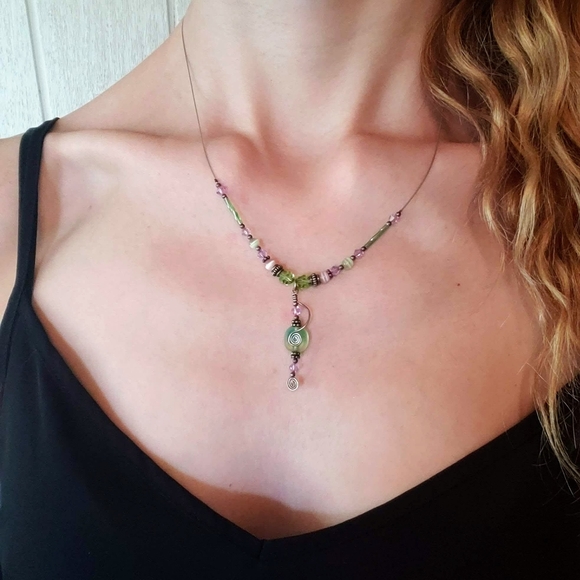 Artisan Wire Strand Glass Pendant Beaded Necklace Green and Purple - Picture 3 of 5